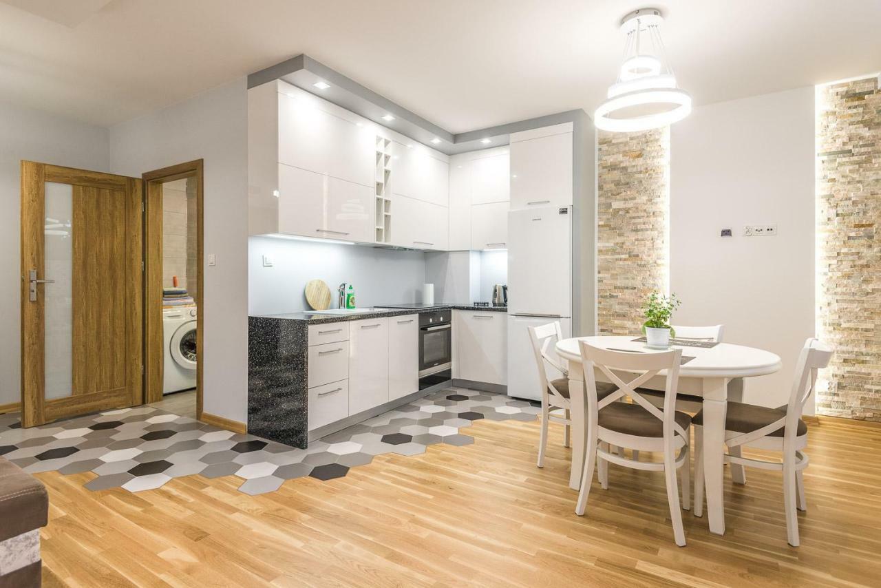 Apartament 48M W Centrum Grojca Grojec  Экстерьер фото